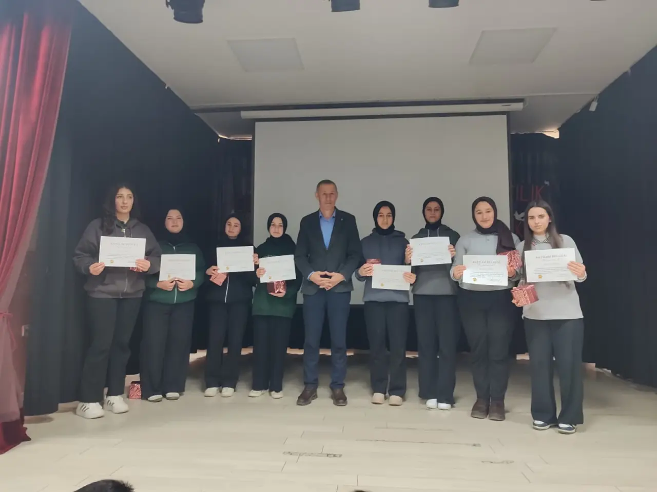 Gümüşhane'de Gençlerin "İstiklal" Yarışı: Şiran Fen Lisesi Şampiyon Oldu! 6