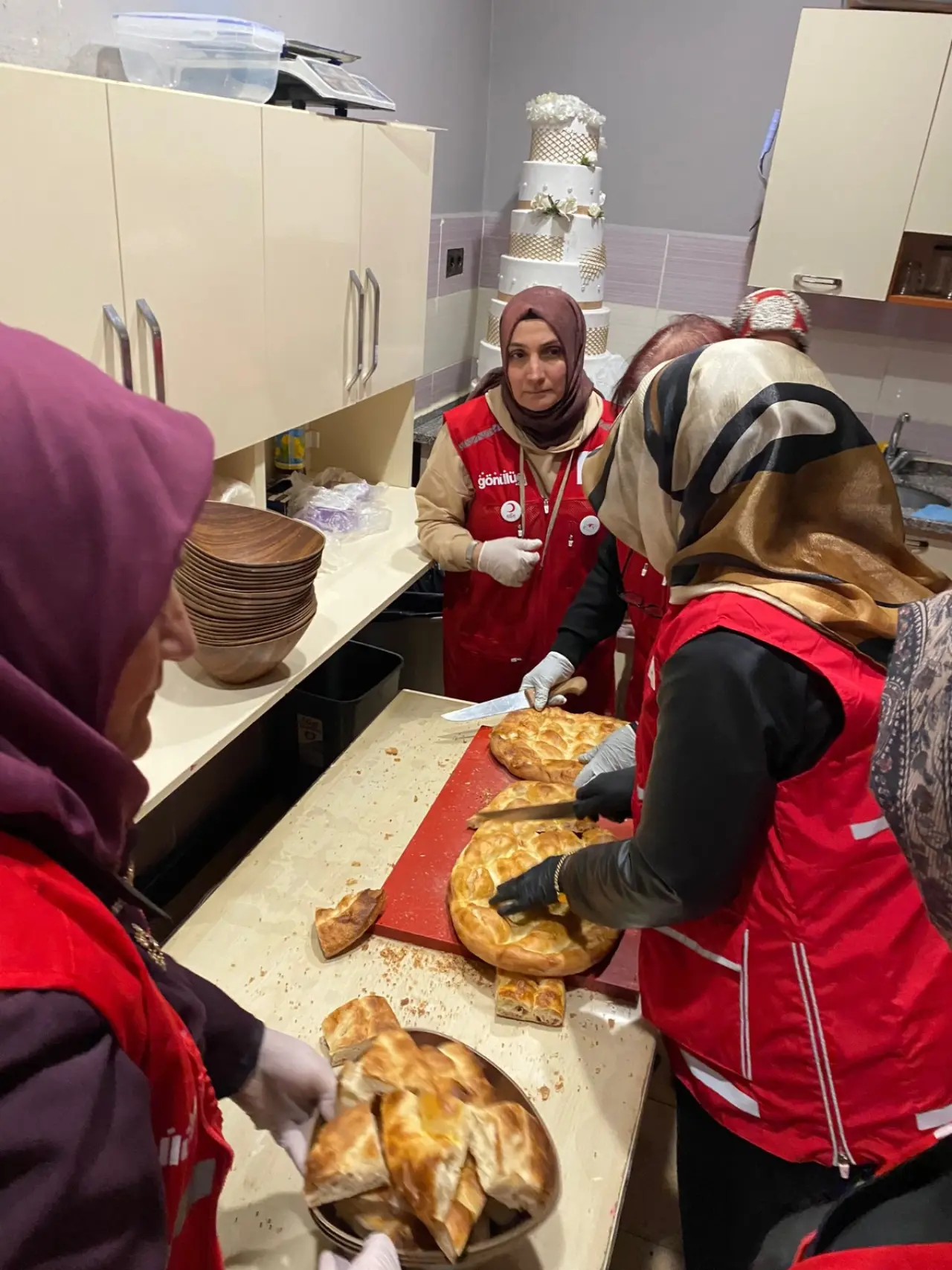 Gümüşhane’de Gönül Sofrası: Kızılay’dan 300 Kişilik "Anne Eli" İftarı 8