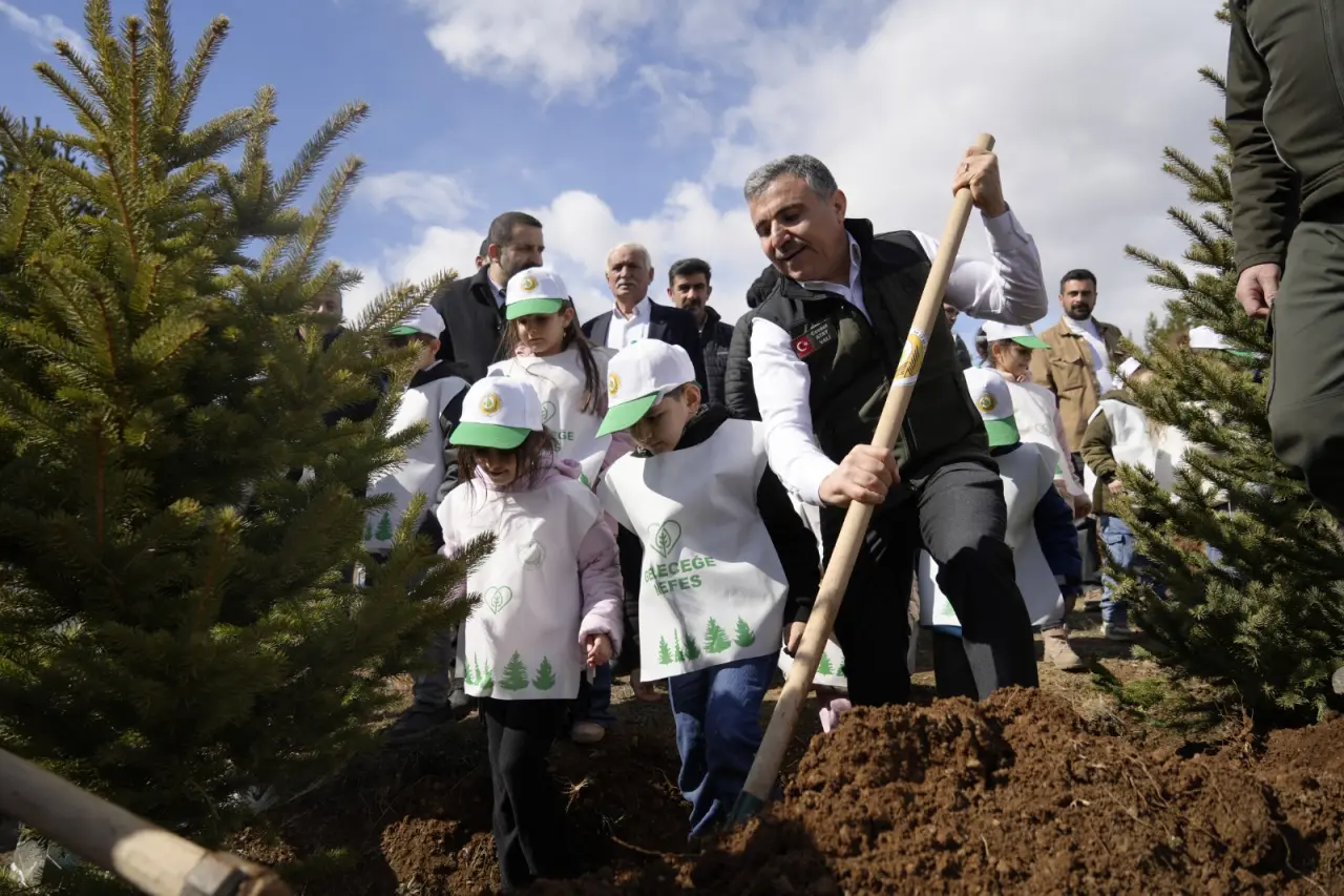 Gümüşhane'de Orman Haftası Kutlamaları: 750 Fidan Toprakla Buluşturuldu 1