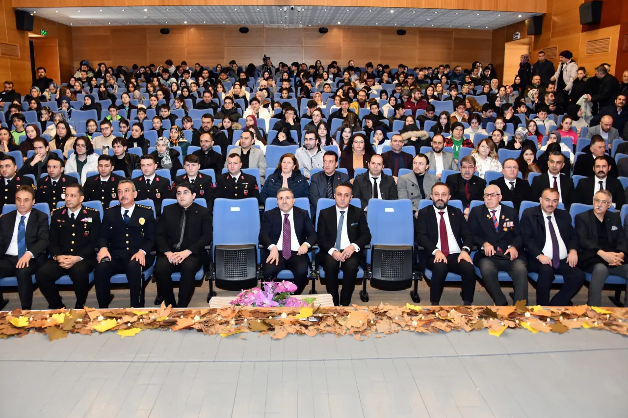 Gümüşhane'de 12 Mart Coşkusu: "Allah Bu Millete Bir Daha İstiklal Marşı Yazdırmasın" 13