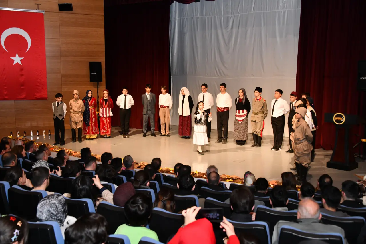 Gümüşhane'de 12 Mart Coşkusu: "Allah Bu Millete Bir Daha İstiklal Marşı Yazdırmasın" 8