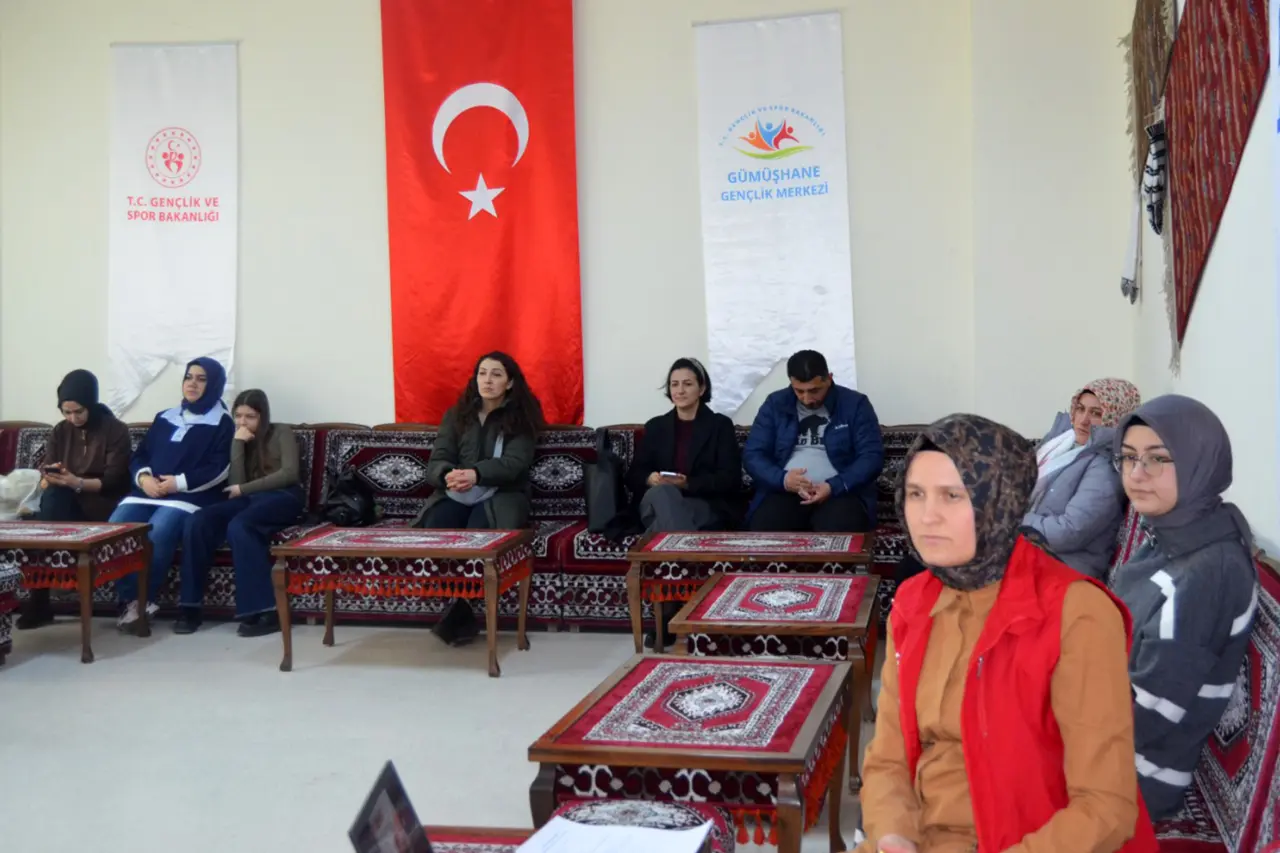 Gümüşhane Gençlik Merkezi’nde "Bir Kadın Dünyayı Değiştirebilir" söyleşisi gerçekleştirildi 4