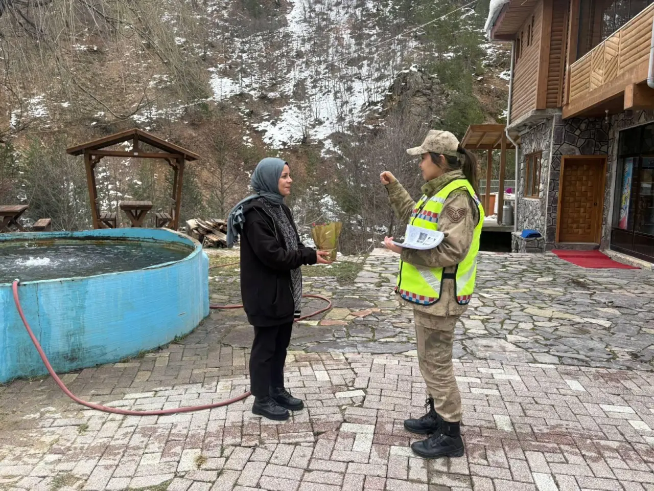 Gümüşhane İl Jandarma Komutanlığı’ndan 8 Mart’ta Anlamlı Farkındalık Faaliyeti 12