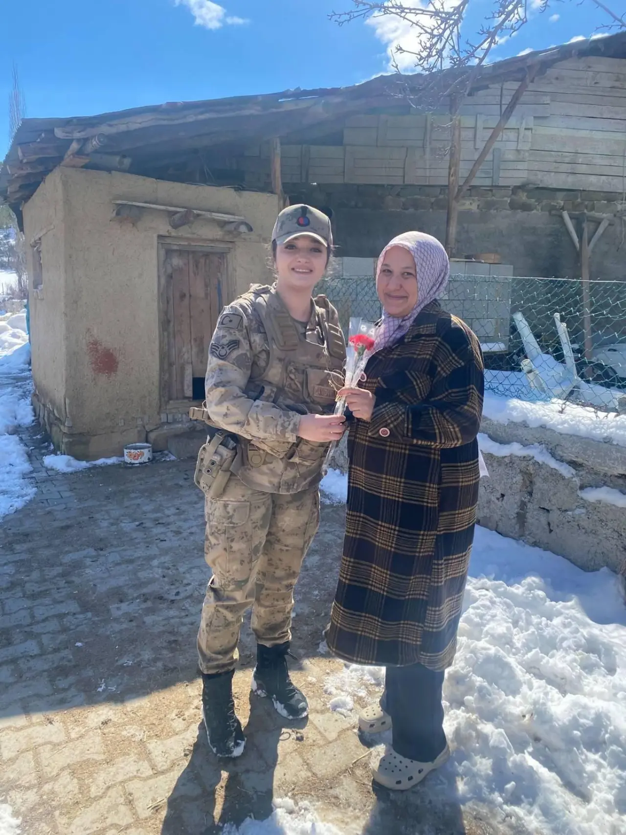 Gümüşhane İl Jandarma Komutanlığı’ndan 8 Mart’ta Anlamlı Farkındalık Faaliyeti 5