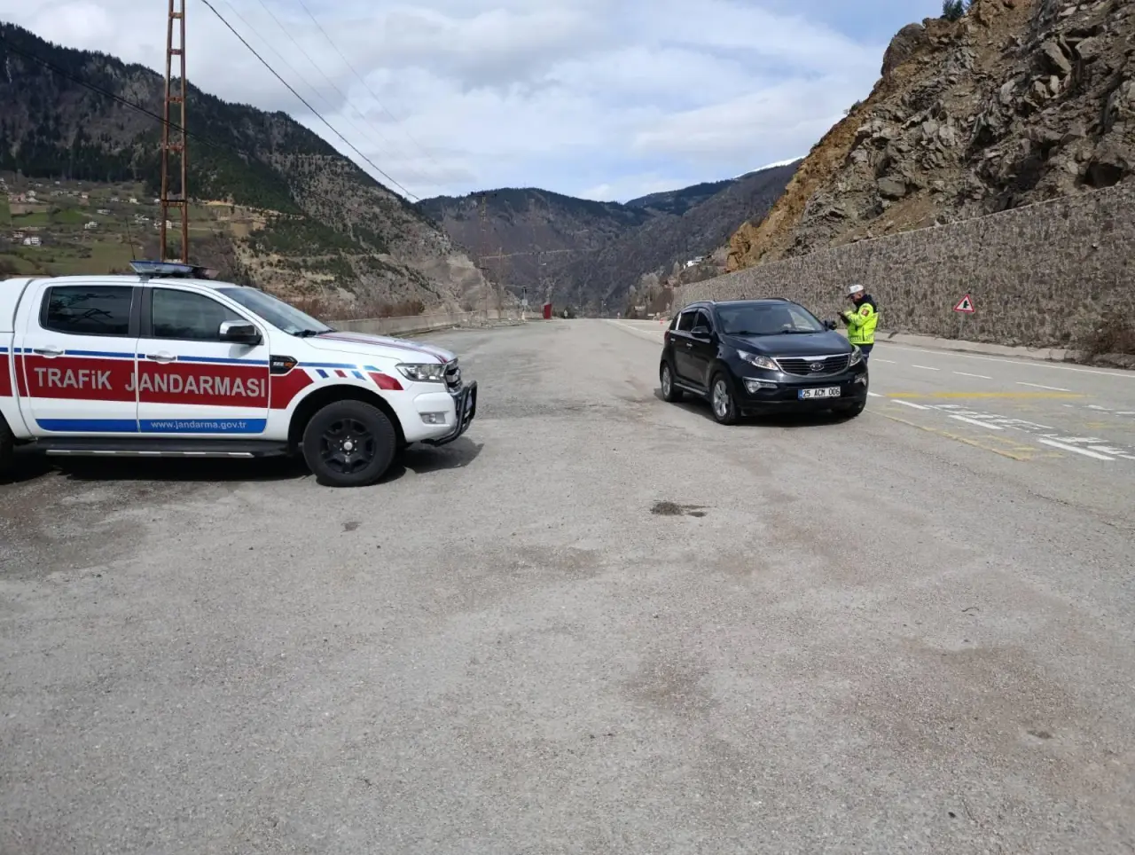 Gümüşhane Jandarma Ekiplerinden Bayram Boyunca "Şeker Tadında" Denetim 2