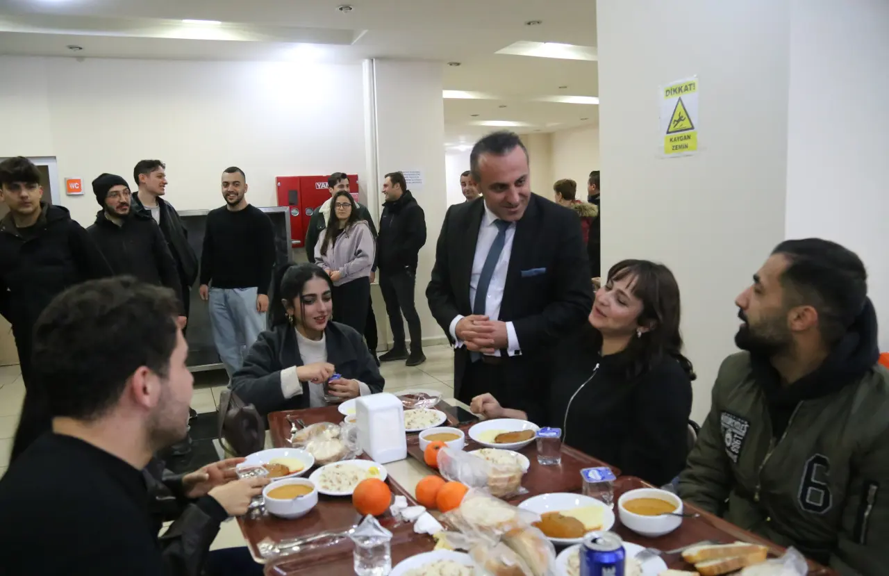 Gümüşhane Üniversitesi’nde Geleneksel İftar Sofrası: Rektör Yıldız Gençlerle Buluştu 2