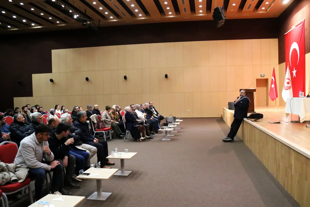 Gümüşhane Üniversitesi’nde Ramazan İklimi: Senai Demirci “Gönül Hekimi” Olarak Kürsüdeydi 5