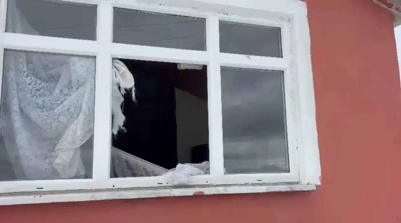 Gümüşhane’de akılalmaz olay: Ayılar bu kez kapıdan değil 2.katın penceresinden girdi! 4