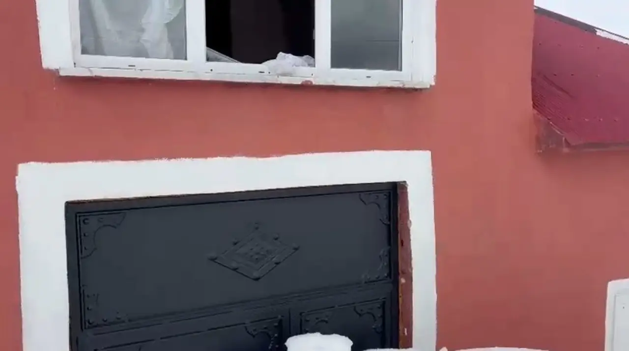 Gümüşhane’de akılalmaz olay: Ayılar bu kez kapıdan değil 2.katın penceresinden girdi! 3