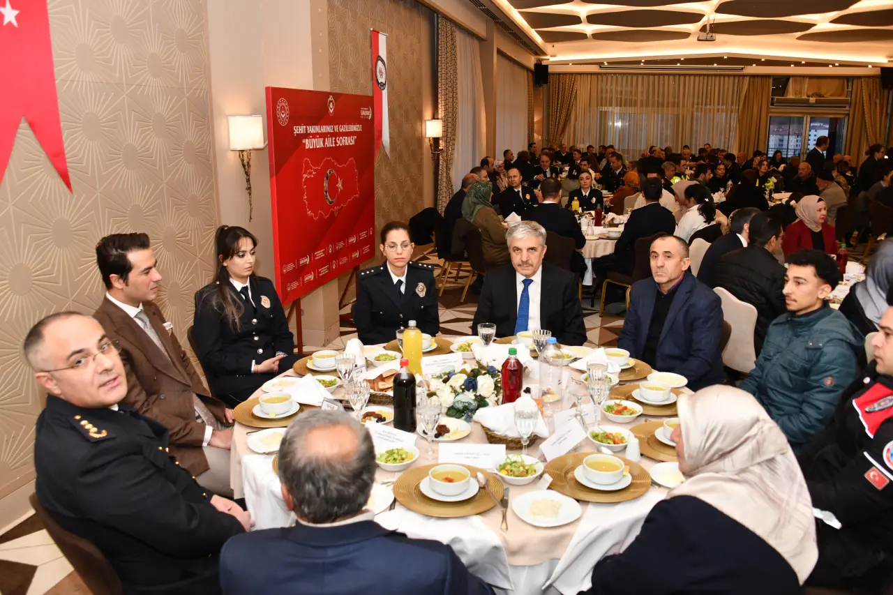 Gümüşhane’de "Büyük Türkiye Ailesi" İftarda Bir Arada! 4