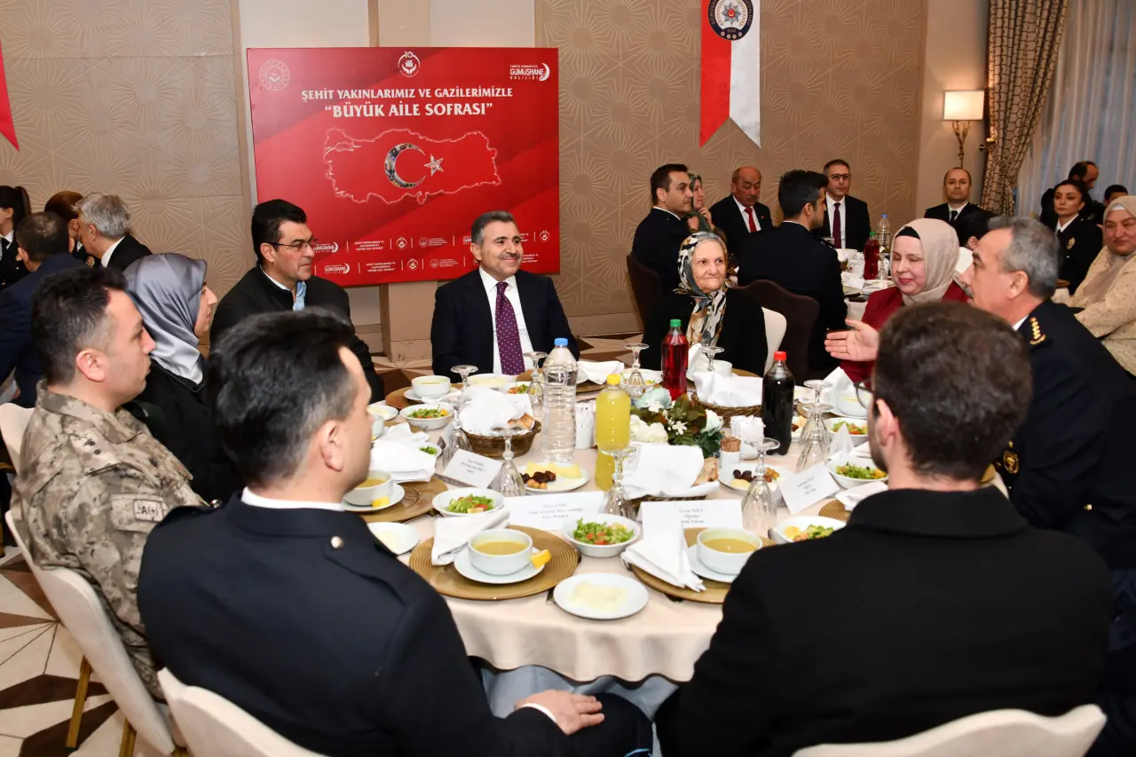 Gümüşhane’de "Büyük Türkiye Ailesi" İftarda Bir Arada! 1