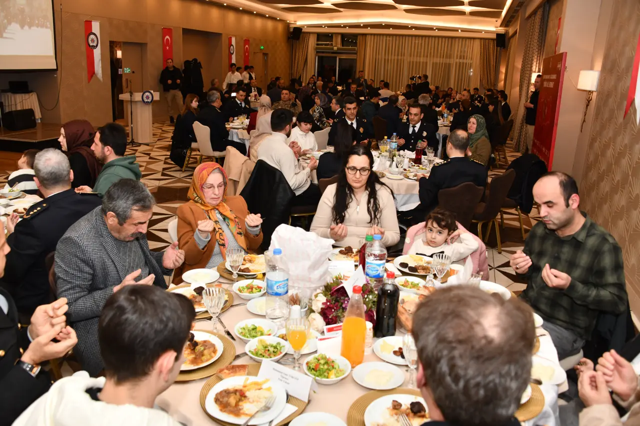 Gümüşhane’de "Büyük Türkiye Ailesi" İftarda Bir Arada! 8