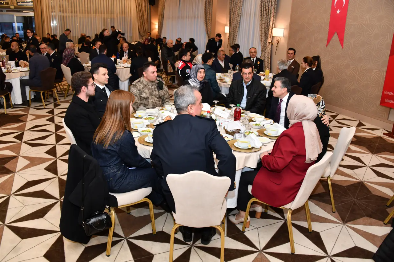 Gümüşhane’de "Büyük Türkiye Ailesi" İftarda Bir Arada! 3