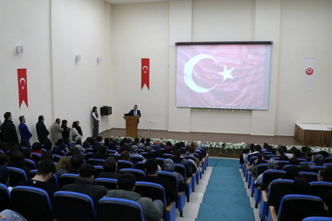 Gümüşhane'de duygusal anlar: "Kınalı Hasan" sahne alınca salon gözyaşlarına boğuldu! 3