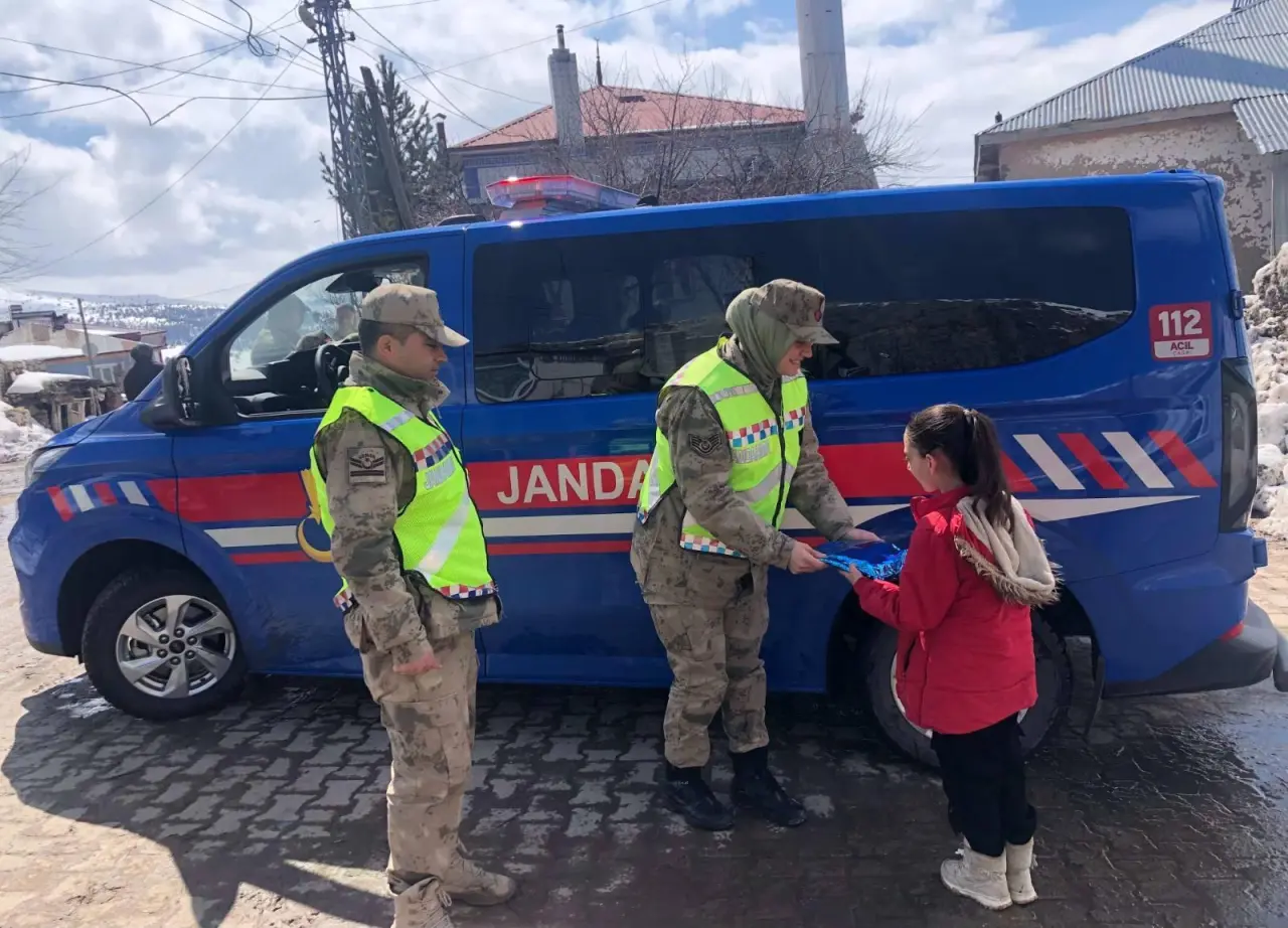Gümüşhane'de minik kalplere Jandarma dokunuşu 5