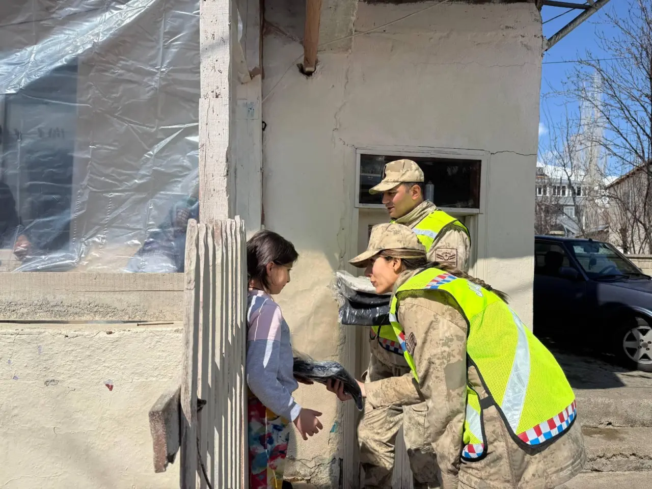 Gümüşhane'de minik kalplere Jandarma dokunuşu 3