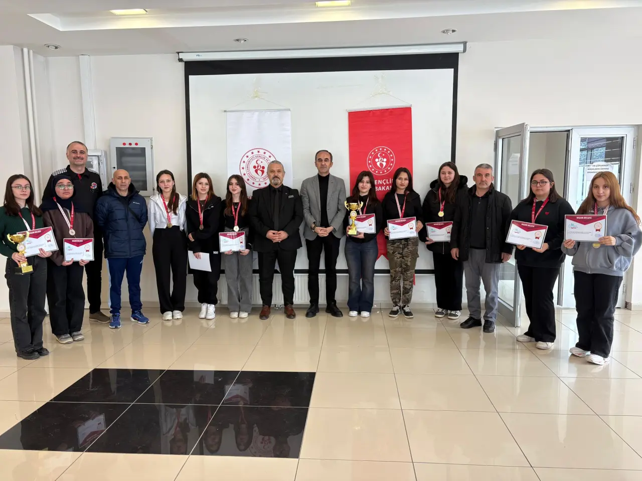 Gümüşhane'de Okul Sporları Satranç İl Birinciliği Müsabakaları Tamamlandı 2