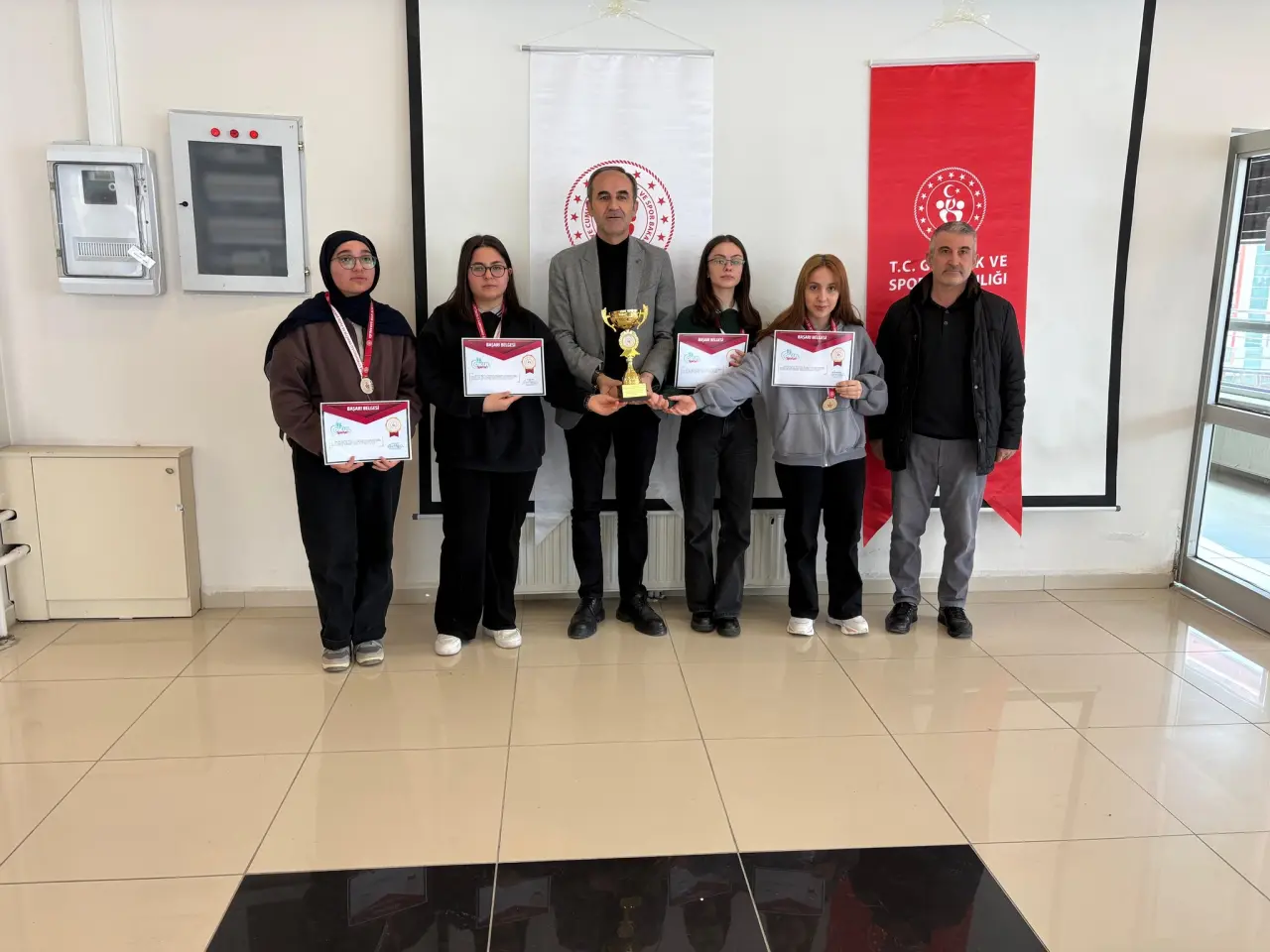 Gümüşhane'de Okul Sporları Satranç İl Birinciliği Müsabakaları Tamamlandı 3