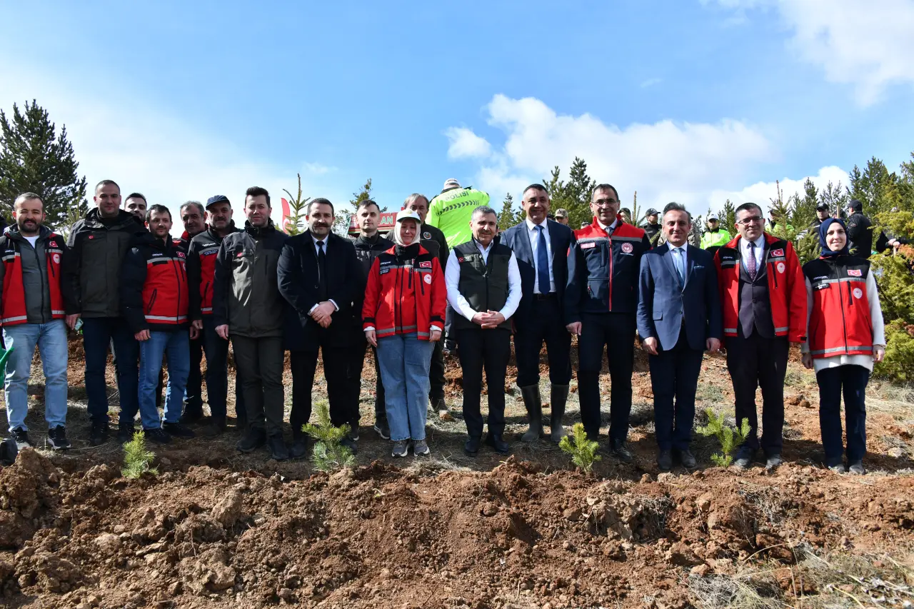 Gümüşhane'de Orman Haftası Kutlamaları: 750 Fidan Toprakla Buluşturuldu 13