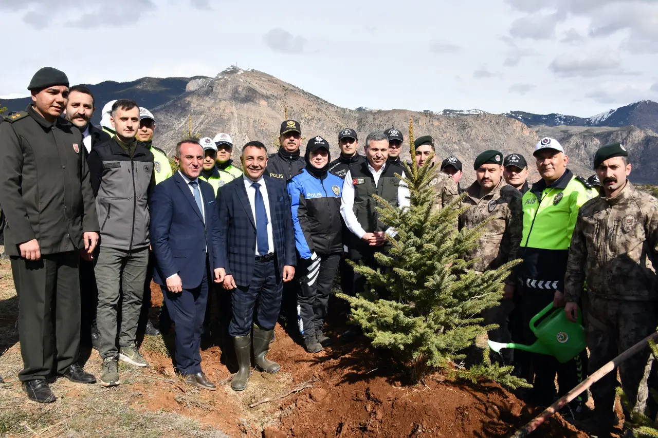Gümüşhane'de Orman Haftası Kutlamaları: 750 Fidan Toprakla Buluşturuldu 12