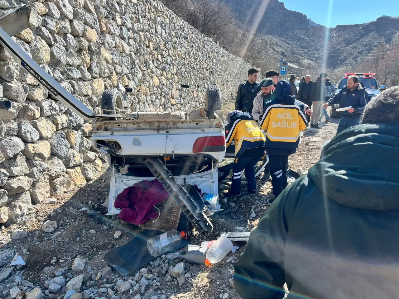 Gümüşhane’de otomobil ters döndü: 2 yaralı 6