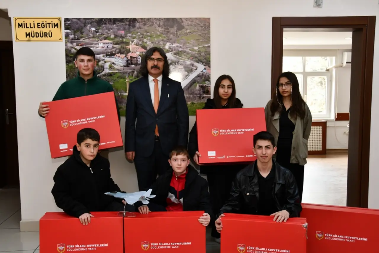 Gümüşhane’de "Savunmadan Sanata" Ödülleri Verildi 15