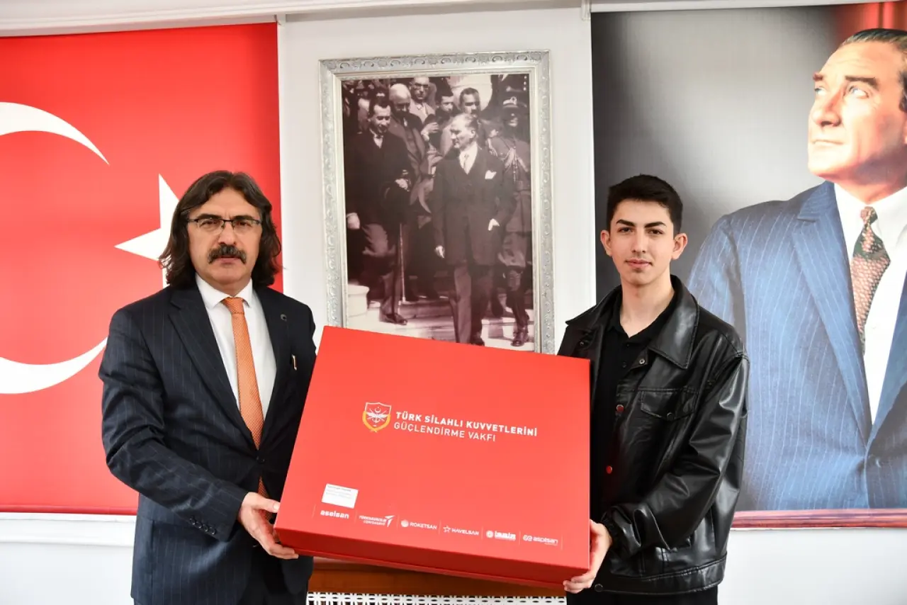 Gümüşhane’de "Savunmadan Sanata" Ödülleri Verildi 1