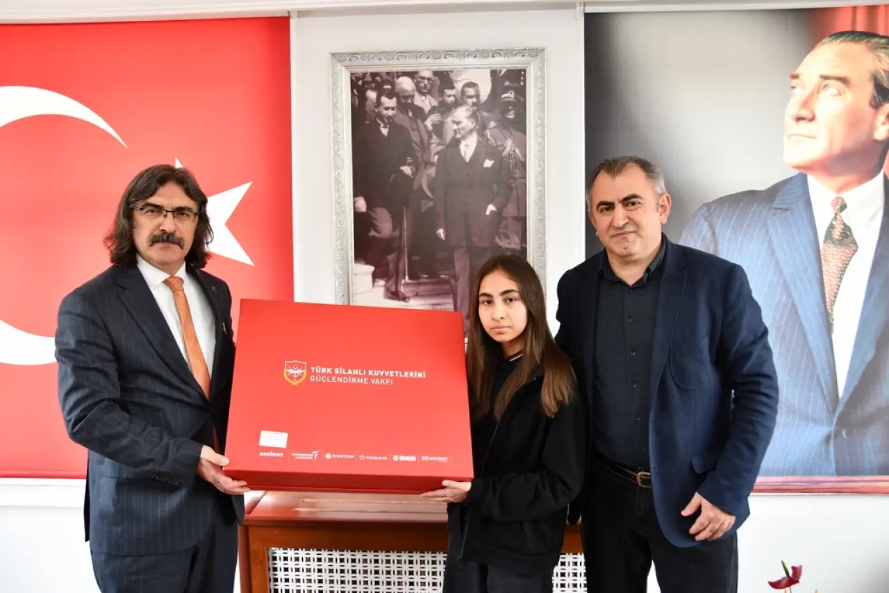 Gümüşhane’de "Savunmadan Sanata" Ödülleri Verildi 10