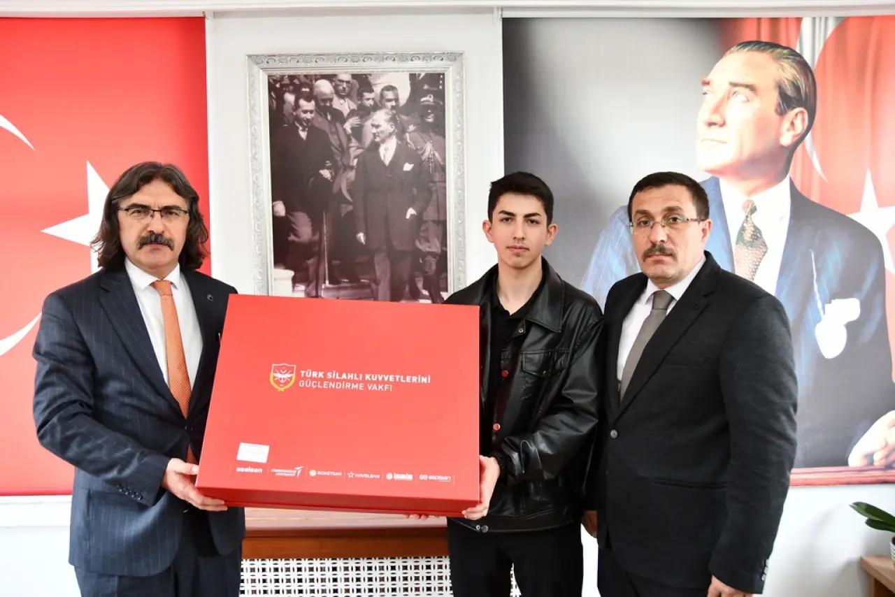 Gümüşhane’de "Savunmadan Sanata" Ödülleri Verildi 2