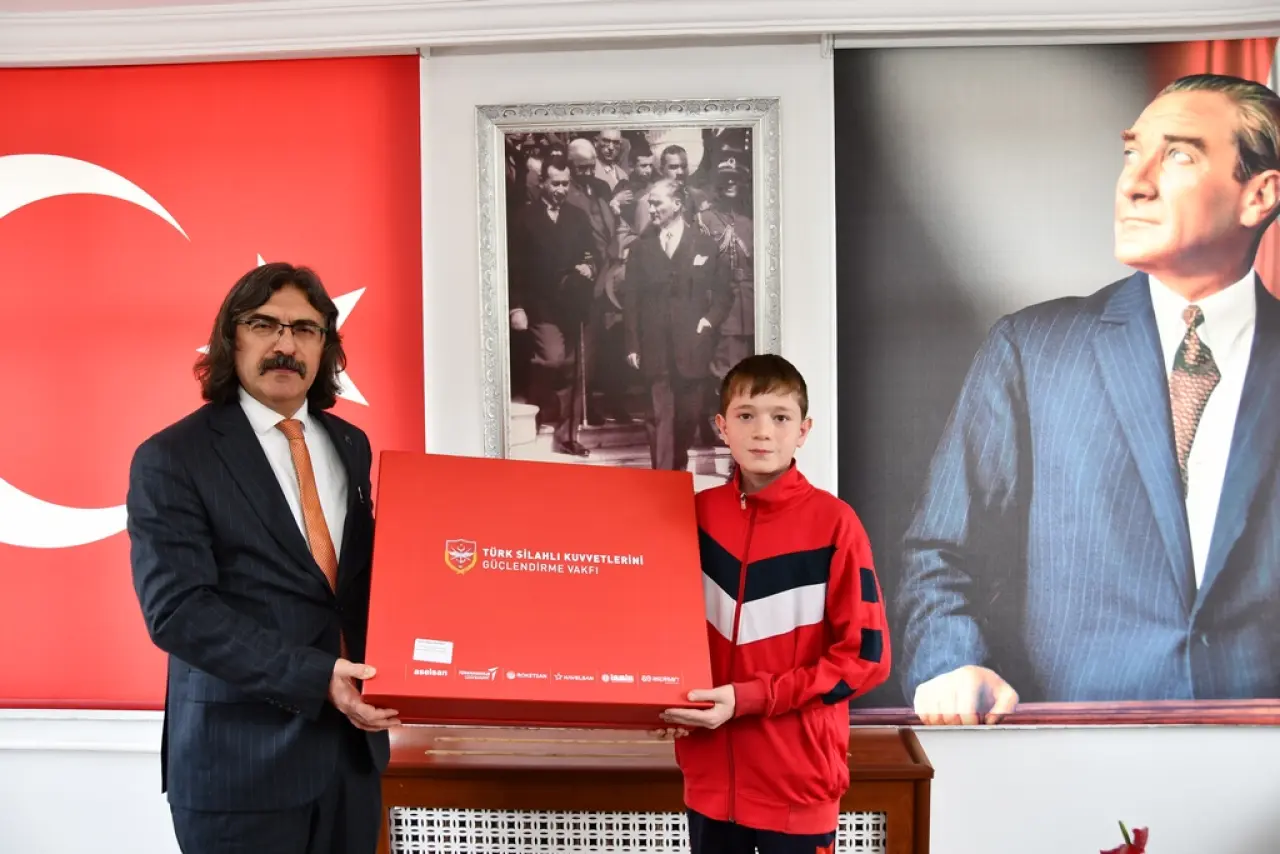 Gümüşhane’de "Savunmadan Sanata" Ödülleri Verildi 11