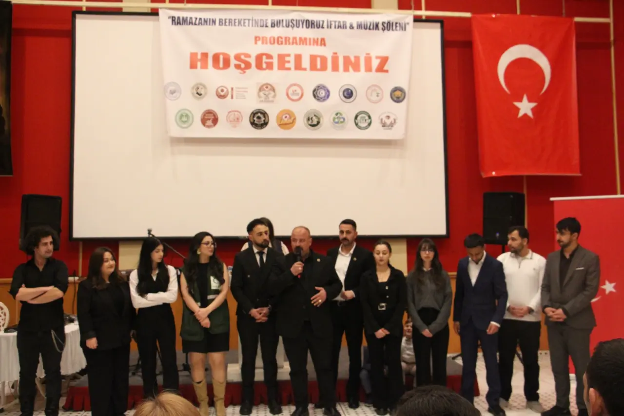 Gümüşhane'de Şehir ve Üniversite Gençliği İftar Sofrasında Kenetlendi 7