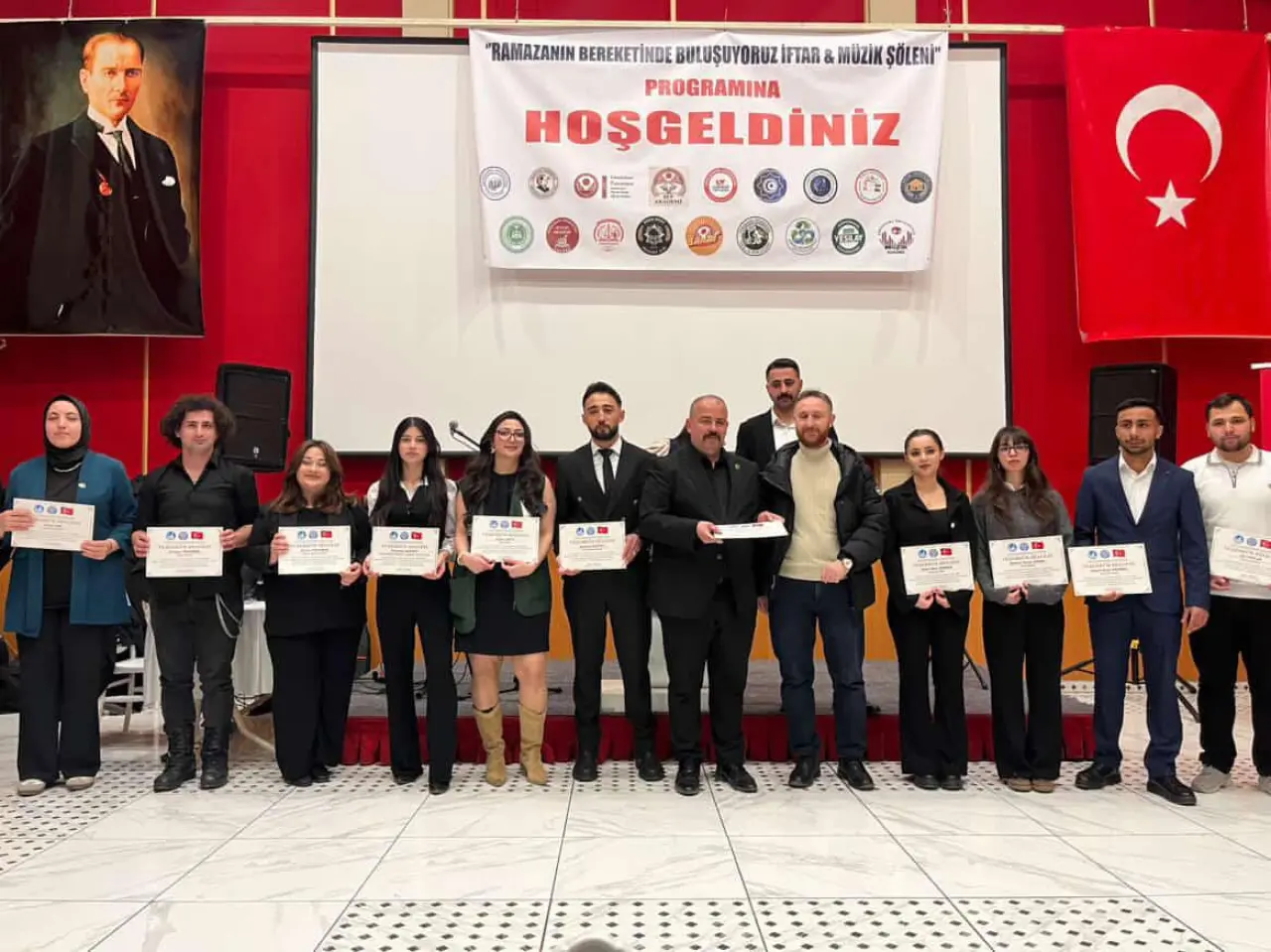 Gümüşhane'de Şehir ve Üniversite Gençliği İftar Sofrasında Kenetlendi 5