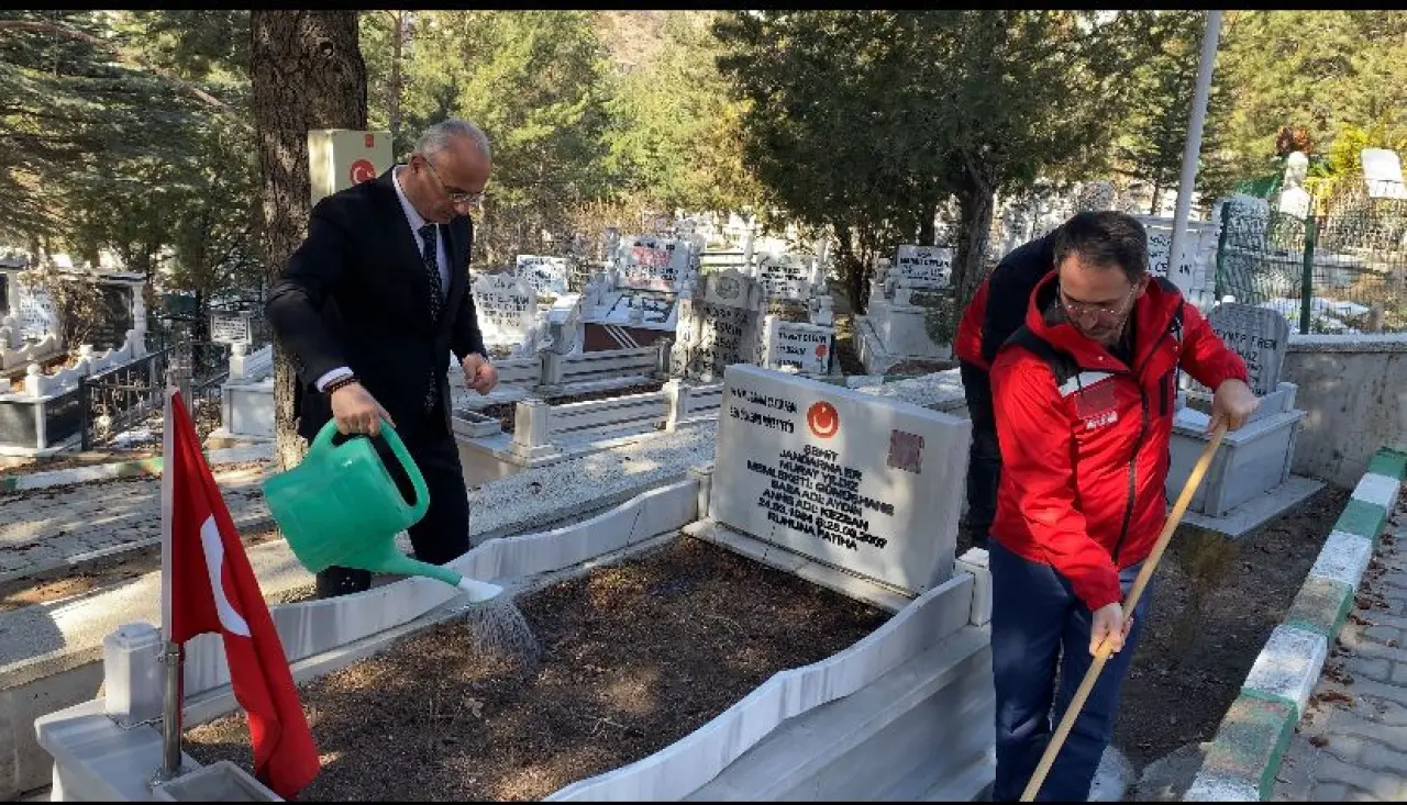 Gümüşhane’nin kahramanlarına vefa: Kabirler tek tek ziyaret edildi 6