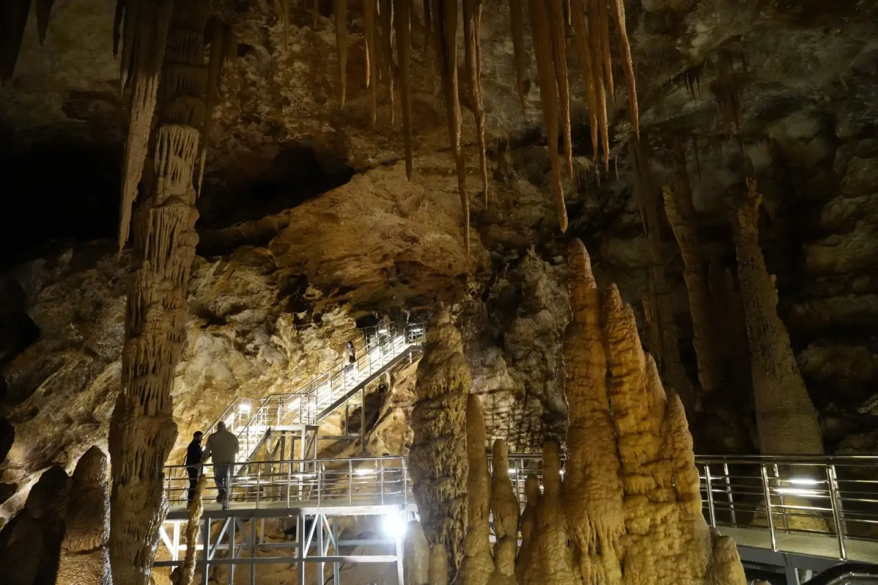 Gümüşhane’nin turizm lokomotifi Karaca Mağarası’nda yeni sezon başladı 6