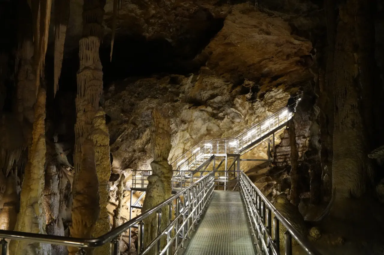 Gümüşhane’nin turizm lokomotifi Karaca Mağarası’nda yeni sezon başladı 8