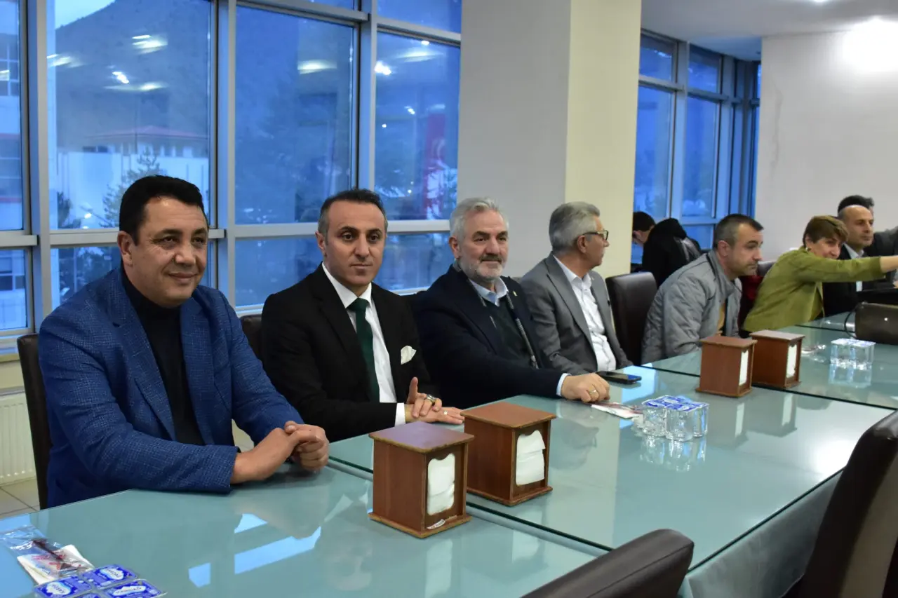 Gümüşhane Üniversitesi’nde protokol ve öğrenciler Kadir Gecesi iftarında buluştu 13