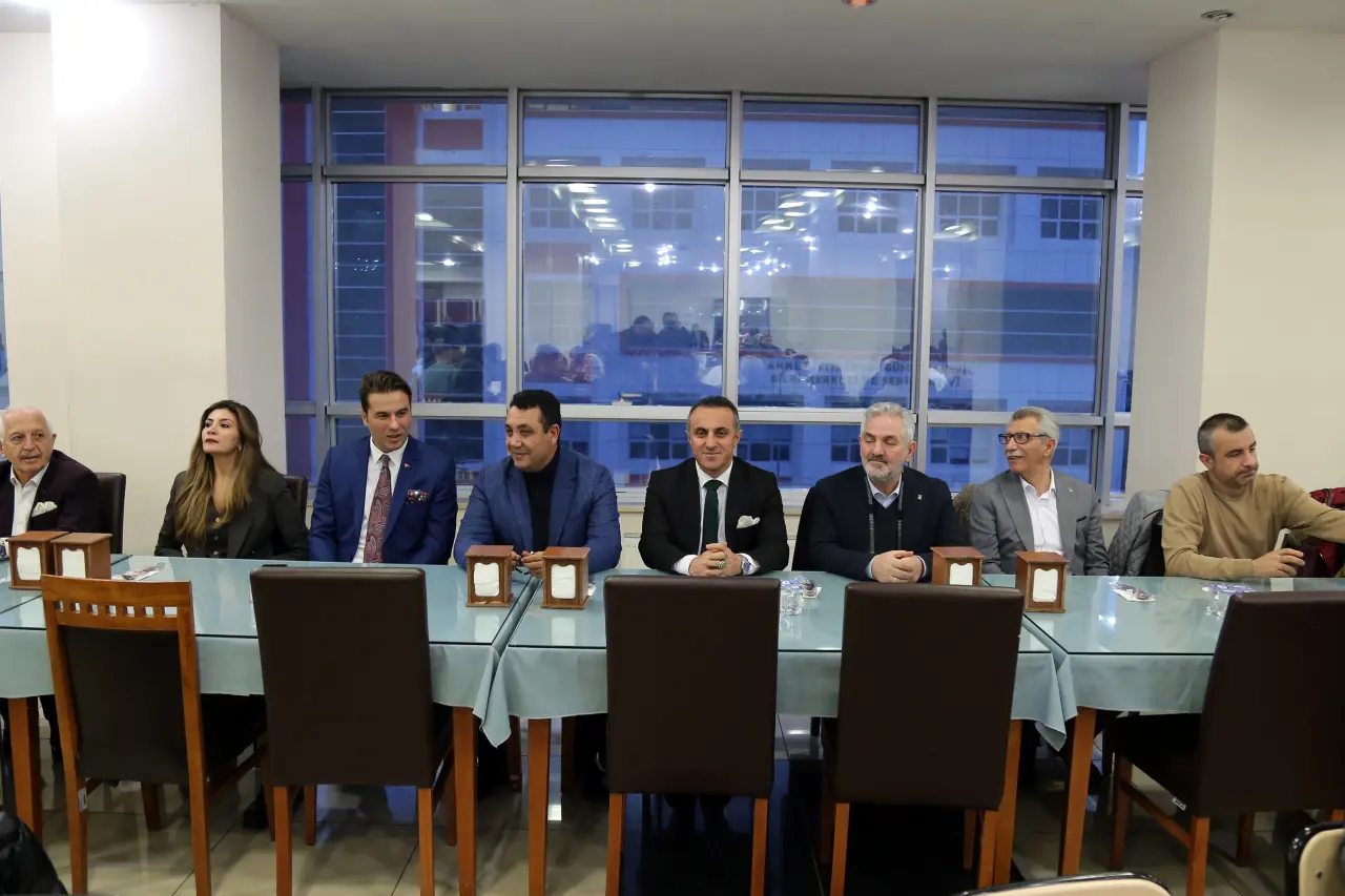 Gümüşhane Üniversitesi’nde protokol ve öğrenciler Kadir Gecesi iftarında buluştu 5