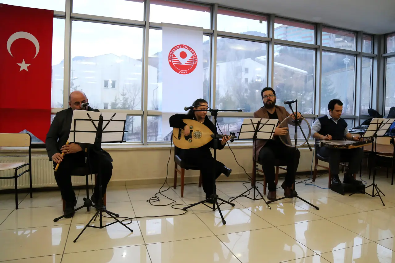 Gümüşhane Üniversitesi’nde protokol ve öğrenciler Kadir Gecesi iftarında buluştu 2