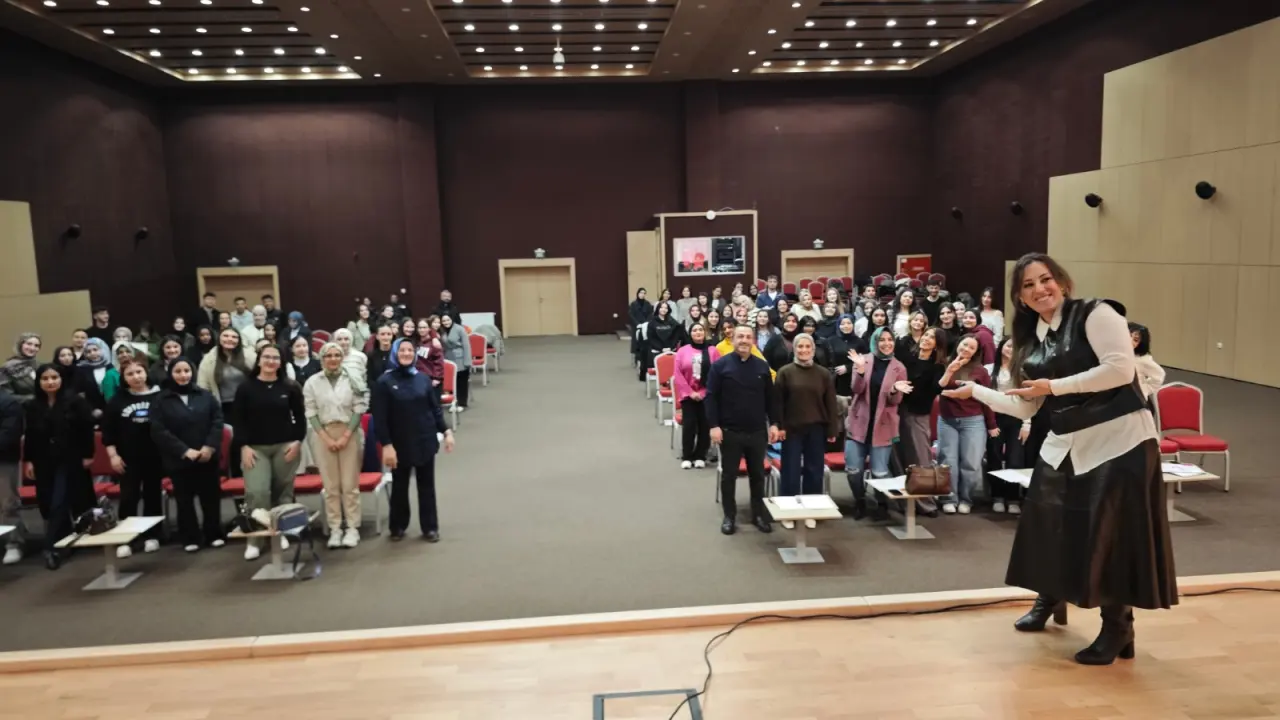 Gümüşhane Üniversitesi’nde eğitimde drama ve öğrenme yaklaşımları semineri düzenlendi 3