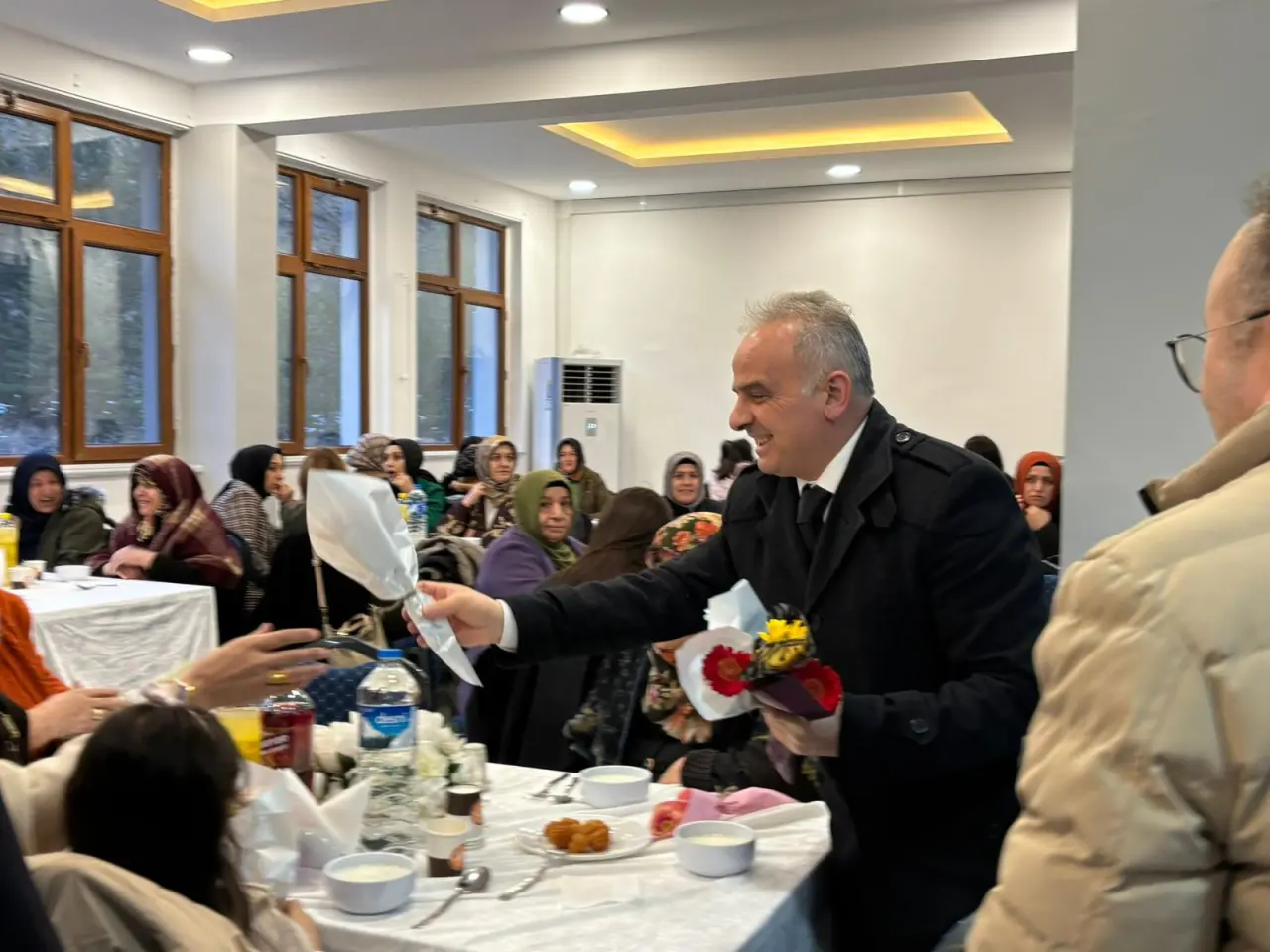 Tekke Belediyesi’nin 8 Mart Dünya Kadınlar Günü iftar programı yoğun ilgi gördü 15