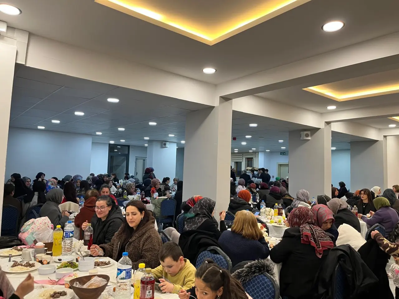 Tekke Belediyesi’nin 8 Mart Dünya Kadınlar Günü iftar programı yoğun ilgi gördü 3