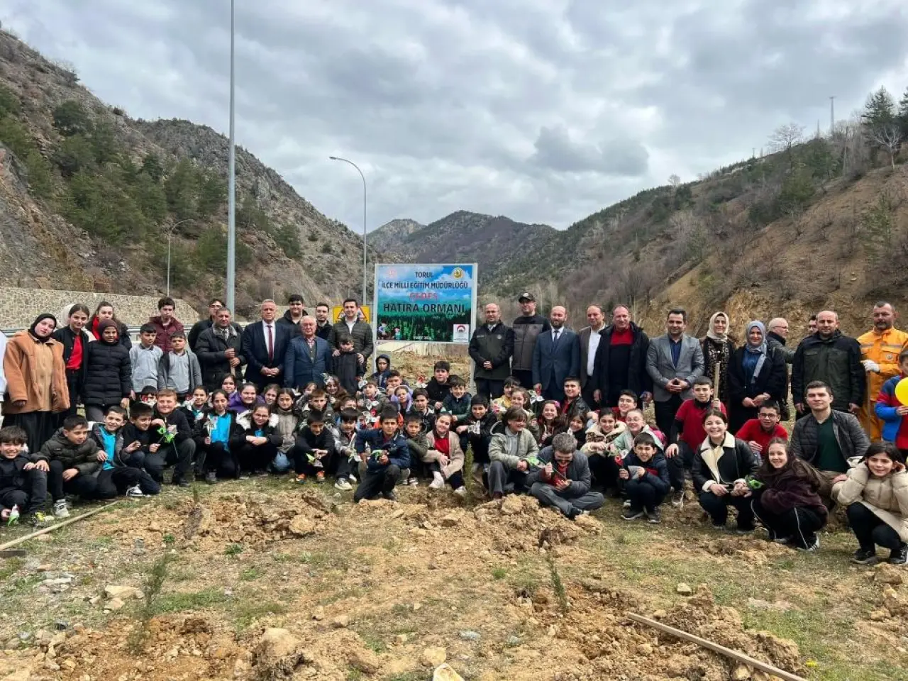 Torul’da Eğitime Yeşil Dokunuş: ÇEDES Hatıra Ormanı Kuruldu 7