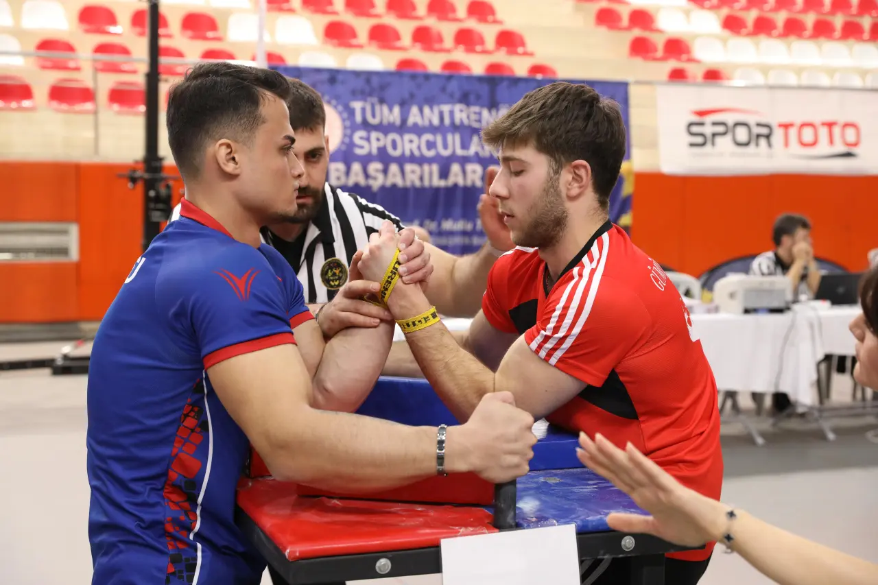 Üniversiteler Arası Bilek Güreşi Türkiye Şampiyonu: Gümüşhane Üniversitesi! 10