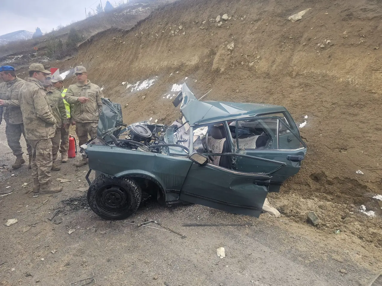 Kelkit’te feci kaza: Öğretmen servisi ile otomobil çarpıştı: 1 ölü, 10 yaralı 2