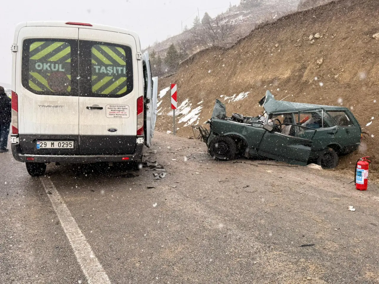 Kelkit’te feci kaza: Öğretmen servisi ile otomobil çarpıştı: 1 ölü, 10 yaralı 5