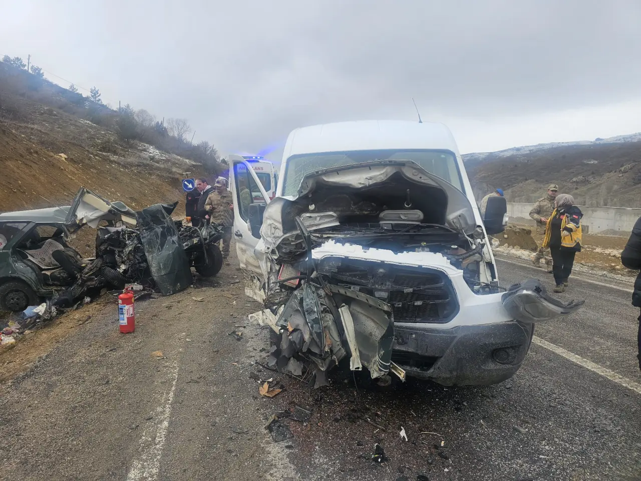 Kelkit’te feci kaza: Öğretmen servisi ile otomobil çarpıştı: 1 ölü, 10 yaralı 3