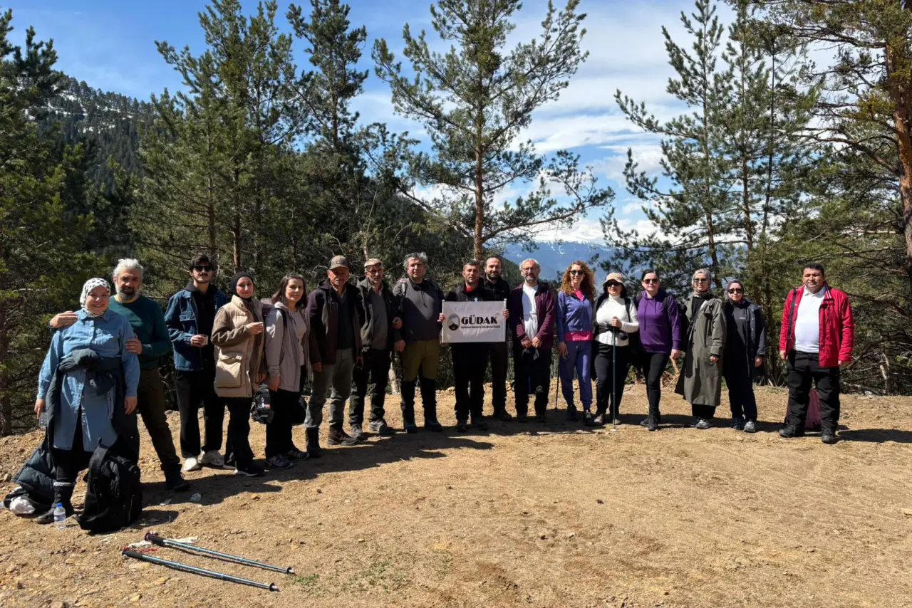 Godanas Ormanlarını 14 kilometre yürüyerek aştılar! 19