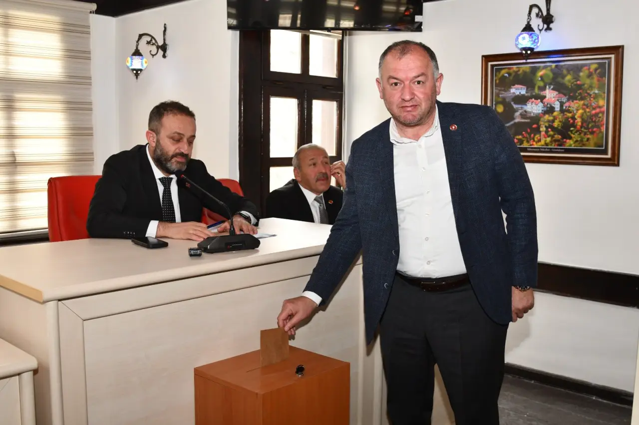 Gümüşhane İl Genel Meclisi’nde Av. Eşref Balki güven tazeledi 6