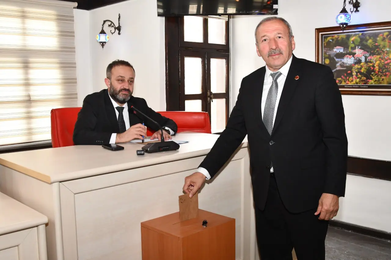 Gümüşhane İl Genel Meclisi’nde Av. Eşref Balki güven tazeledi 16