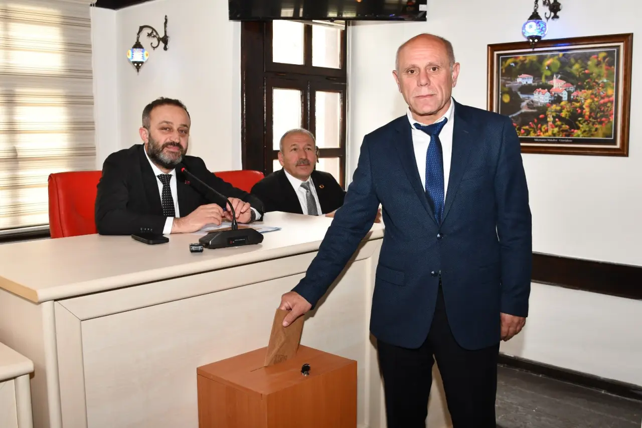 Gümüşhane İl Genel Meclisi’nde Av. Eşref Balki güven tazeledi 11